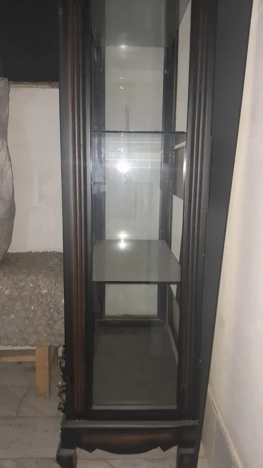 یک عدد ویترین سالم|بوفه، ویترین، کنسول|ملارد, |دیوار