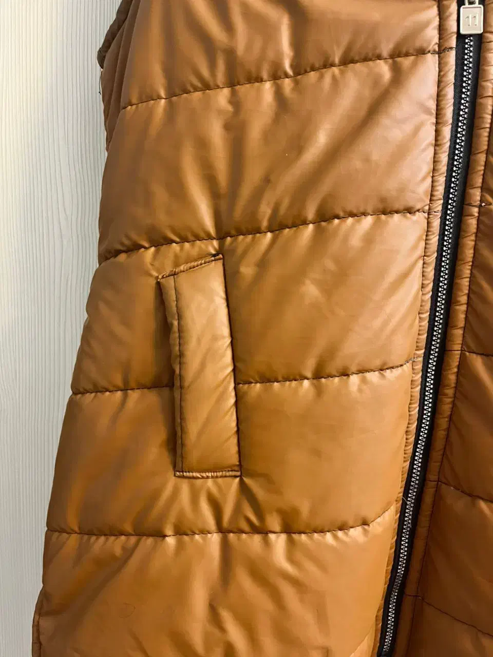 پافر شتری رنگ|لباس|اصفهان, خانه اصفهان|دیوار