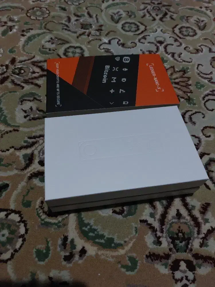 کیف پول لجرنانوایکس Ledger Nano  X|قطعات و لوازم جانبی رایانه|قم, زاویه|دیوار