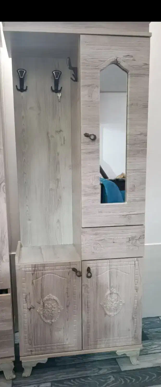 جاکفشی|جاکفشی، کمد، دراور|سبزوار, قلعه‌نو دهزار|دیوار