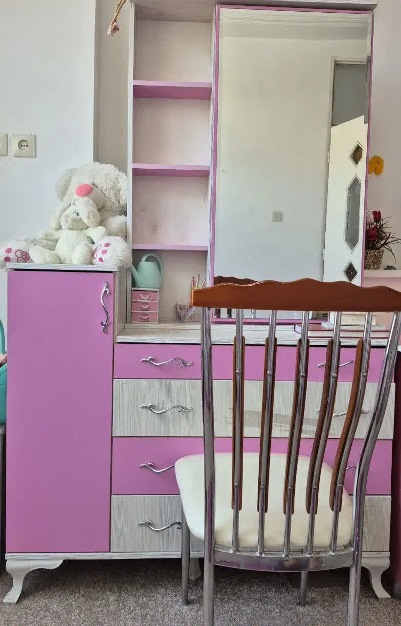 سرویس خواب سالم و کامل دخترانه|تخت و سرویس خواب|قم, باغ اشرافی|دیوار