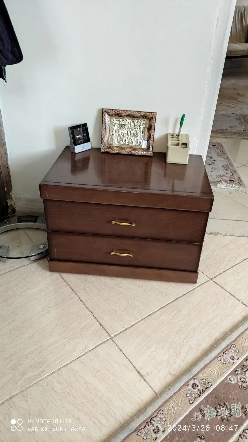 دراور وآینه وپاتختی|جاکفشی، کمد، دراور|صدرا-فارس, فاز ۱|دیوار