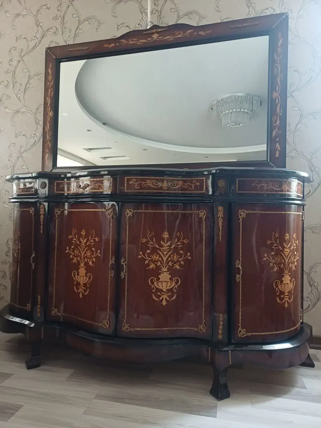 کنسول چوبی و آئینه|بوفه، ویترین، کنسول|اردبیل, |دیوار