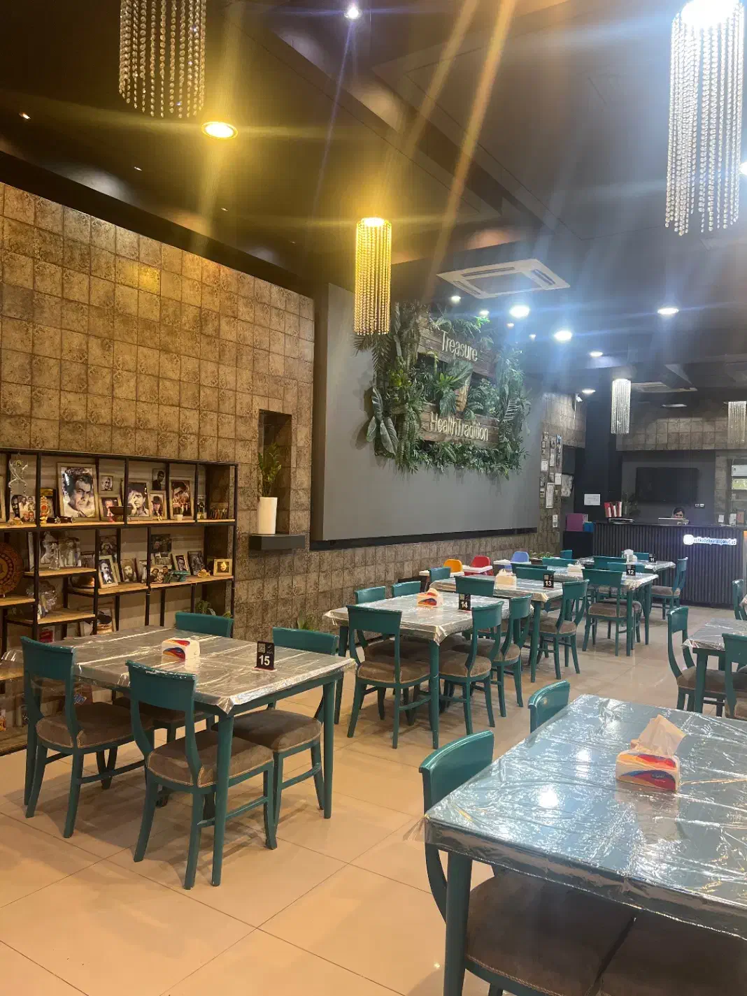 صندوقدار/سالن دار/کانتردار/کارگر ساده|استخدام خدمات فروشگاه و رستوران|مشهد, فارغ التحصیلان|دیوار