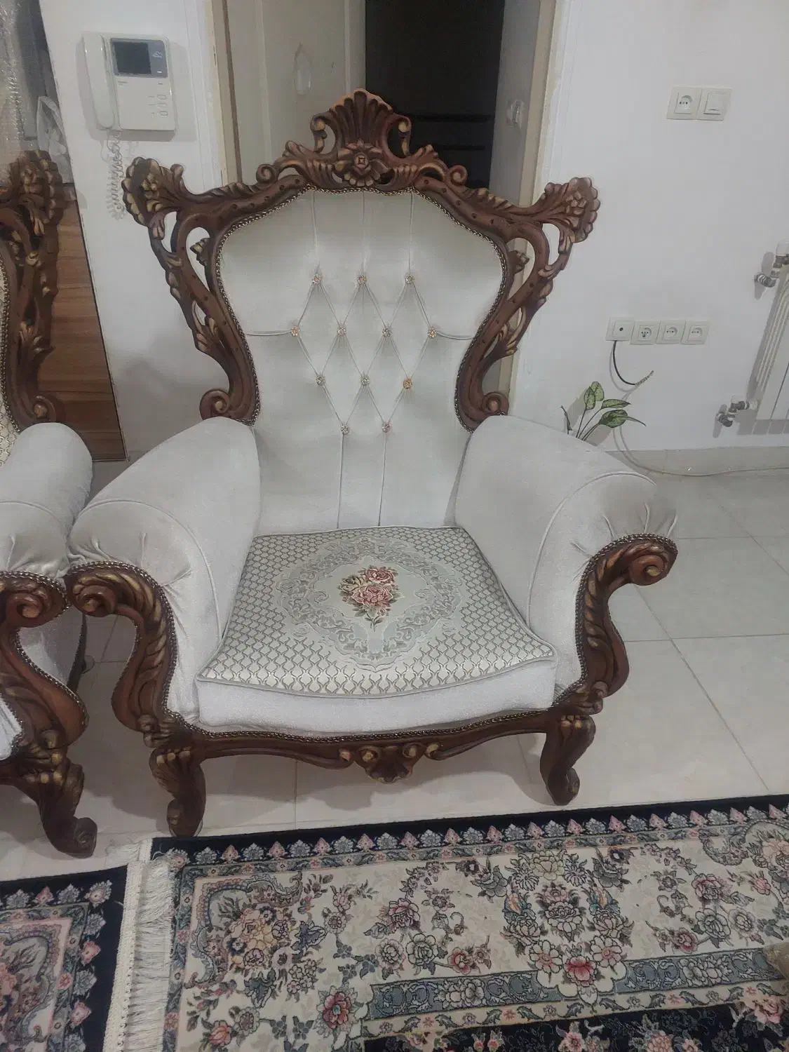 مبلمان شیک سلطنتی در حد نو|مبلمان خانگی و میز عسلی|صدرا-فارس, فاز ۱|دیوار