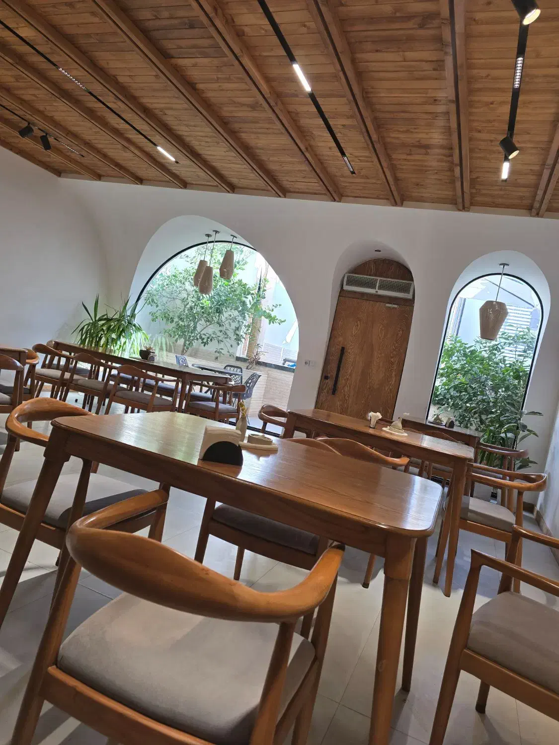 نیروی اشپزخانه و پیک و ویتر|استخدام خدمات فروشگاه و رستوران|کاشان, فاز ۲ ناجی آباد|دیوار