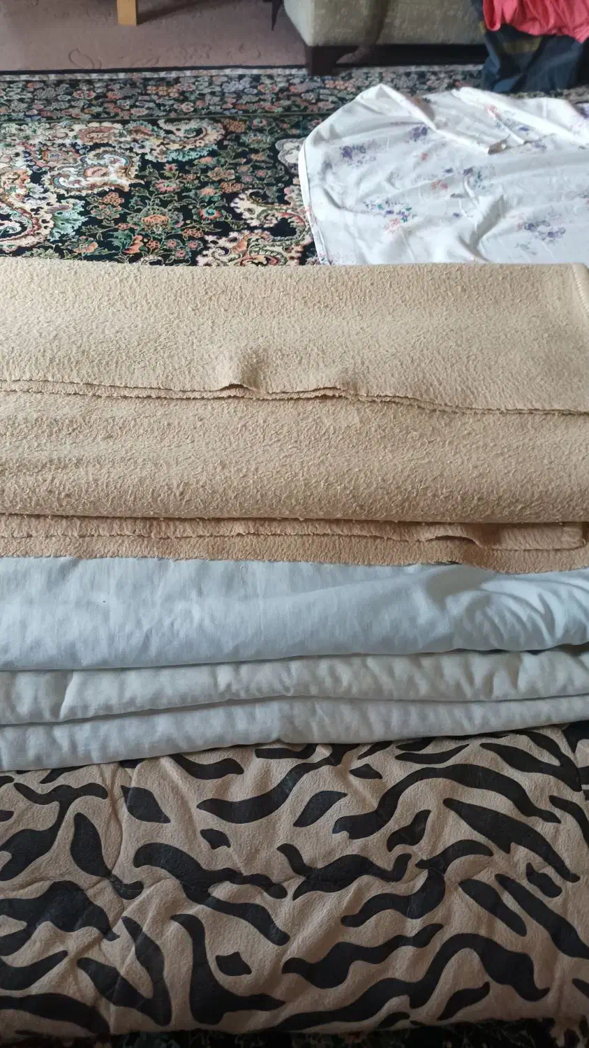تشک و پتو و رو تختی|رختخواب، بالش، پتو|بندر انزلی, میان پشته|دیوار