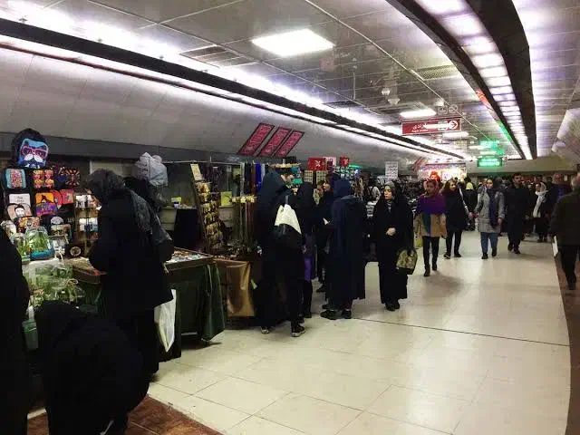 فروشنده غرفه مترو تئاتر شهر|استخدام بازاریابی و فروش|تهران, فلسطین (میدان انقلاب)|دیوار