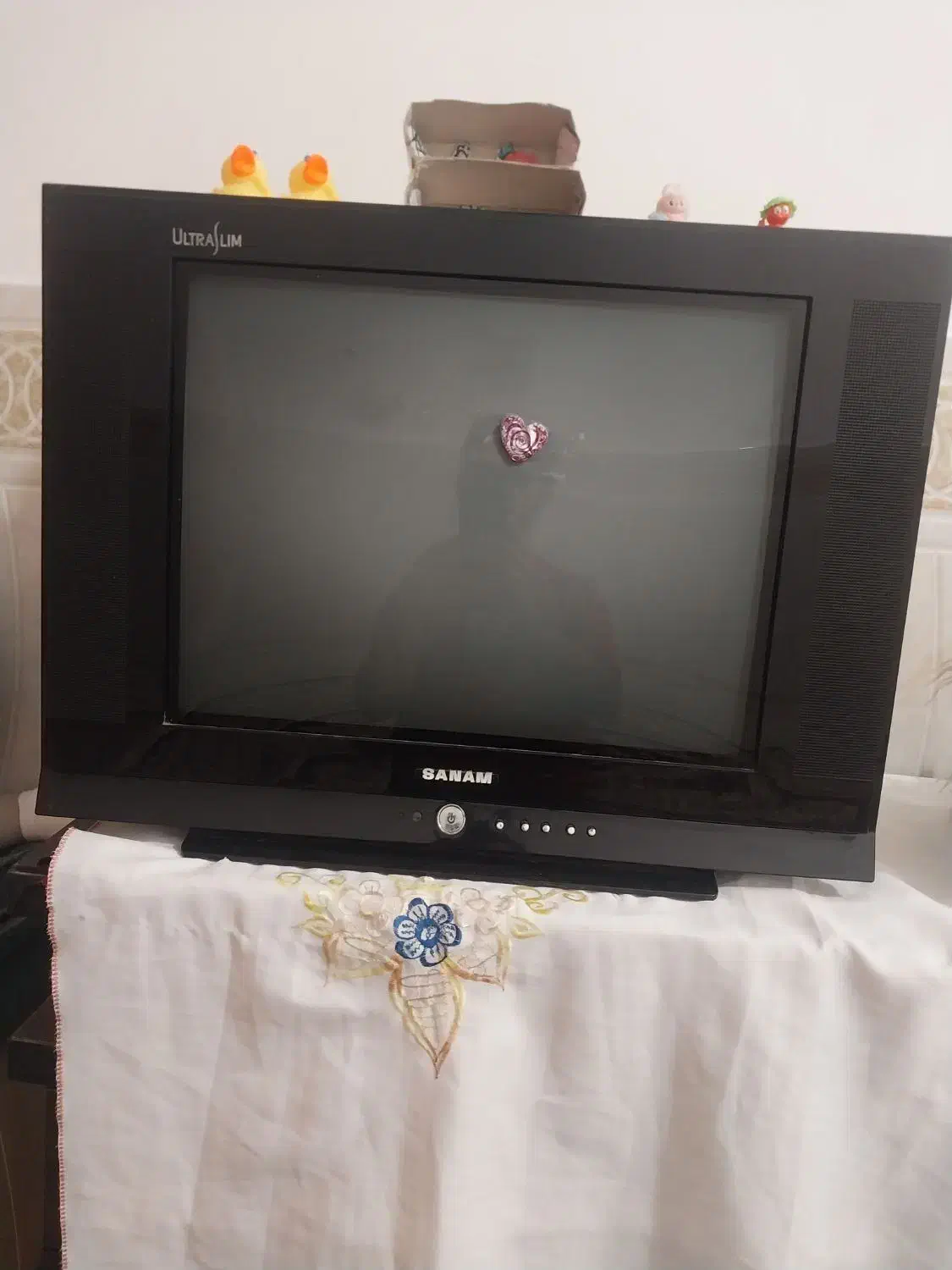 تلویزیون سالم قیمت مناسب|تلویزیون و پروژکتور|بهشهر, |دیوار