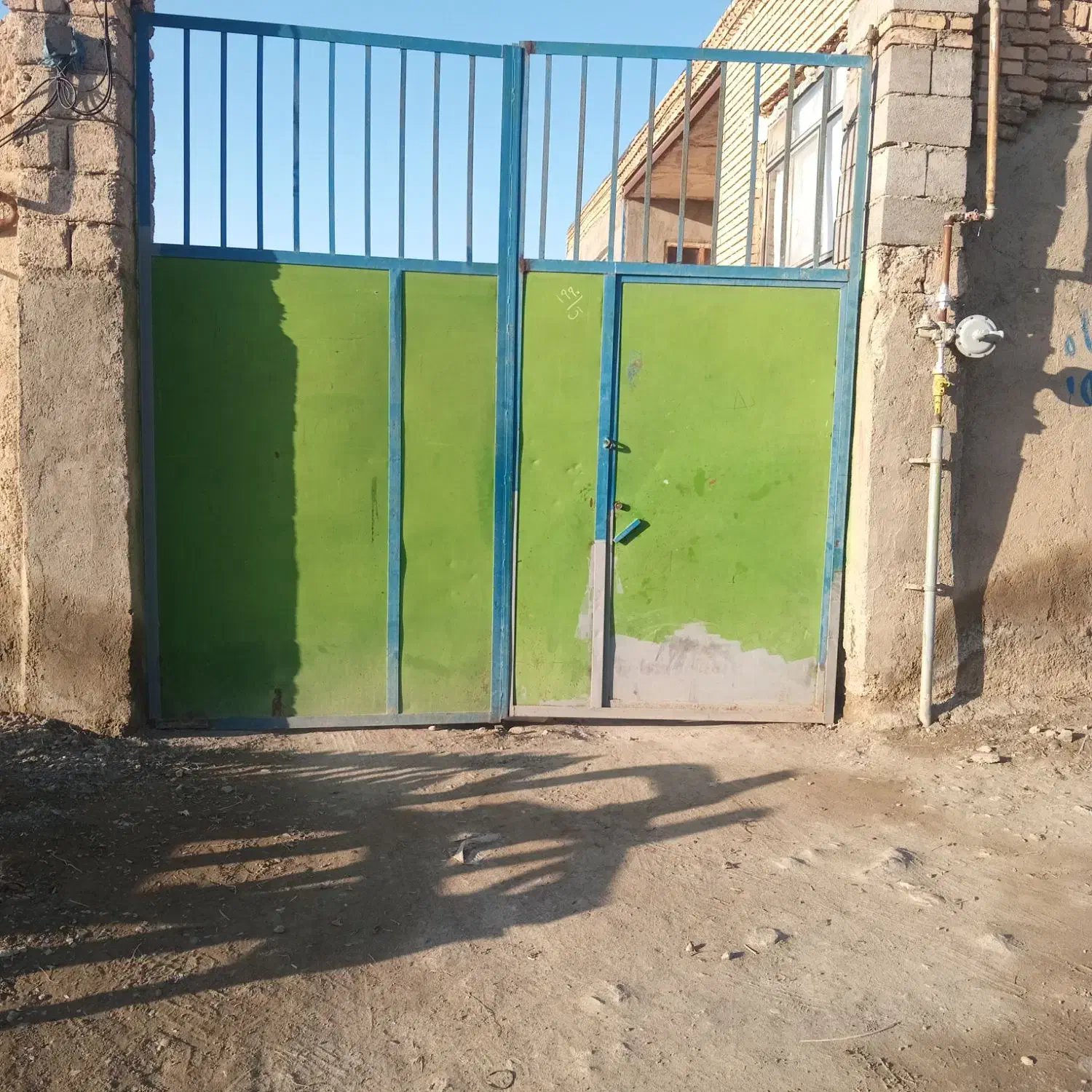 در حیاط|مصالح و تجهیزات ساختمان|قره قوین, |دیوار