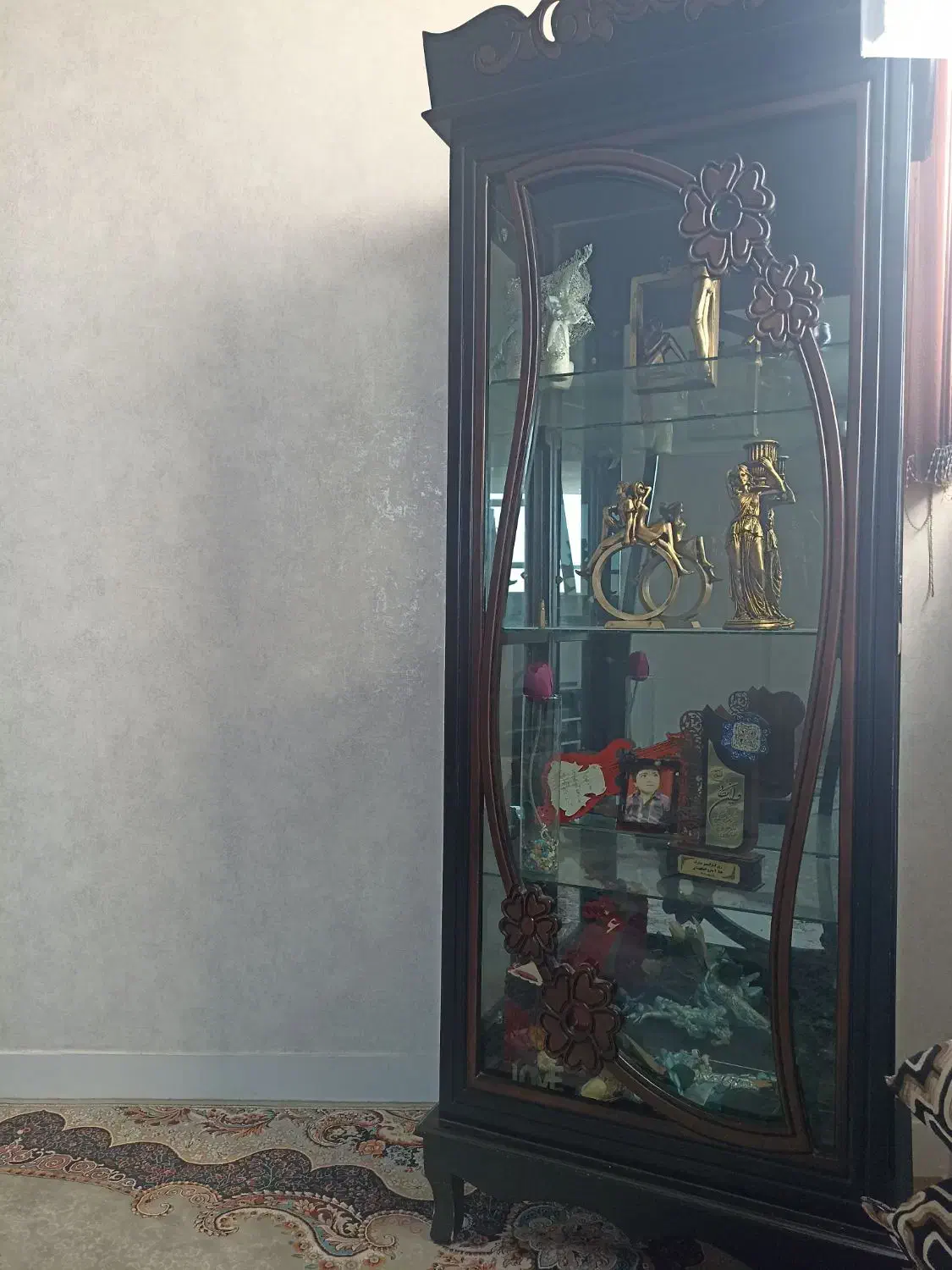 ویترین چوبی در حد نو|بوفه، ویترین، کنسول|فولادشهر, B4|دیوار