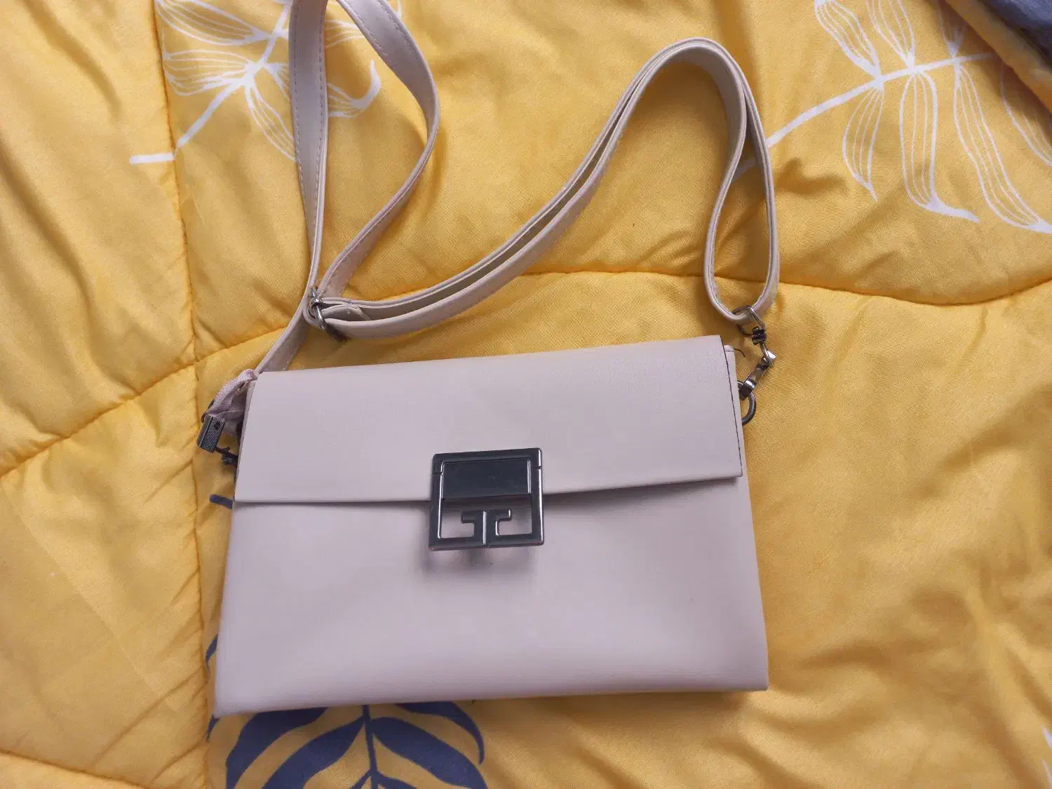 دو عدد کیف، شش عدد شال|کیف، کفش، کمربند|محمدیه-قزوین, |دیوار