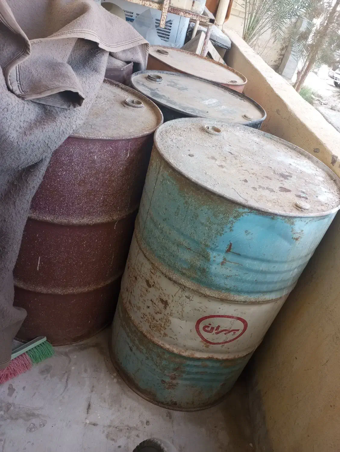 بشکه ۲۲۰لیتری فلزی سالم فروشی|عمده‌فروشی|خاش, |دیوار