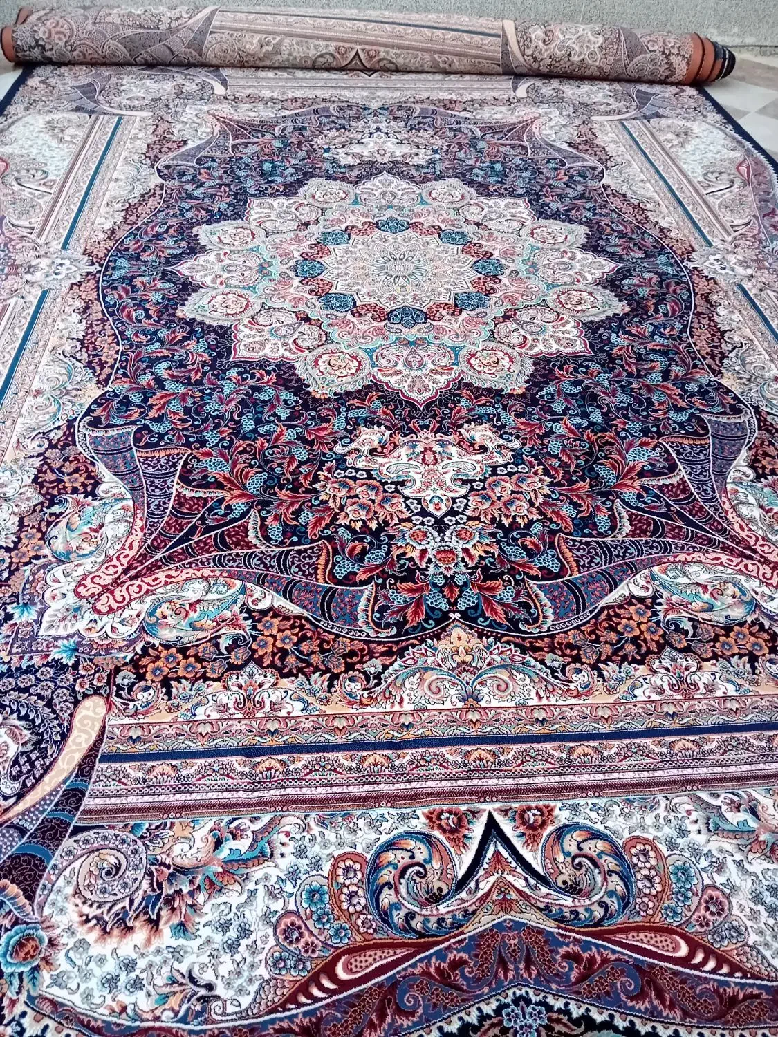 ۲عددقالی وفرش ۱۲متری ۷۰۰شانه تراکم ۲۲۵۰|فرش|اهواز, کوی علوی|دیوار