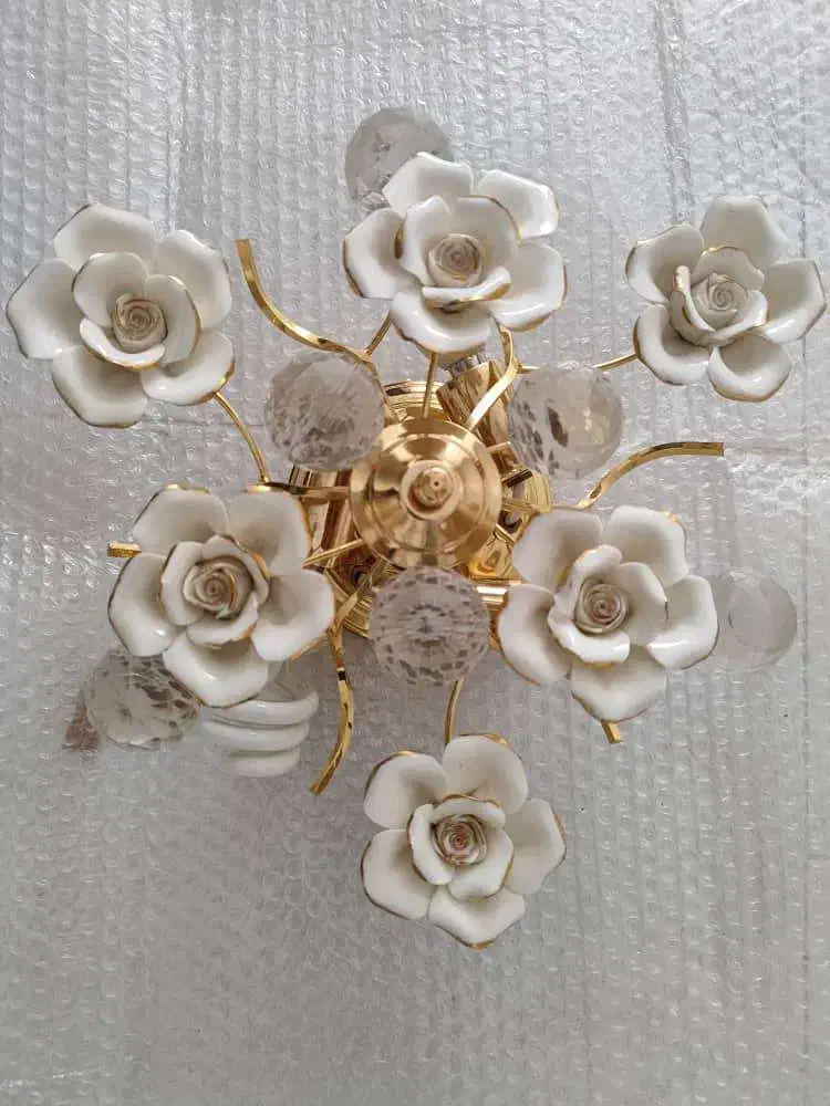 لوستر سقفی سفید طلایی|لوستر و چراغ آویز|پردیس, فاز ۱۱|دیوار