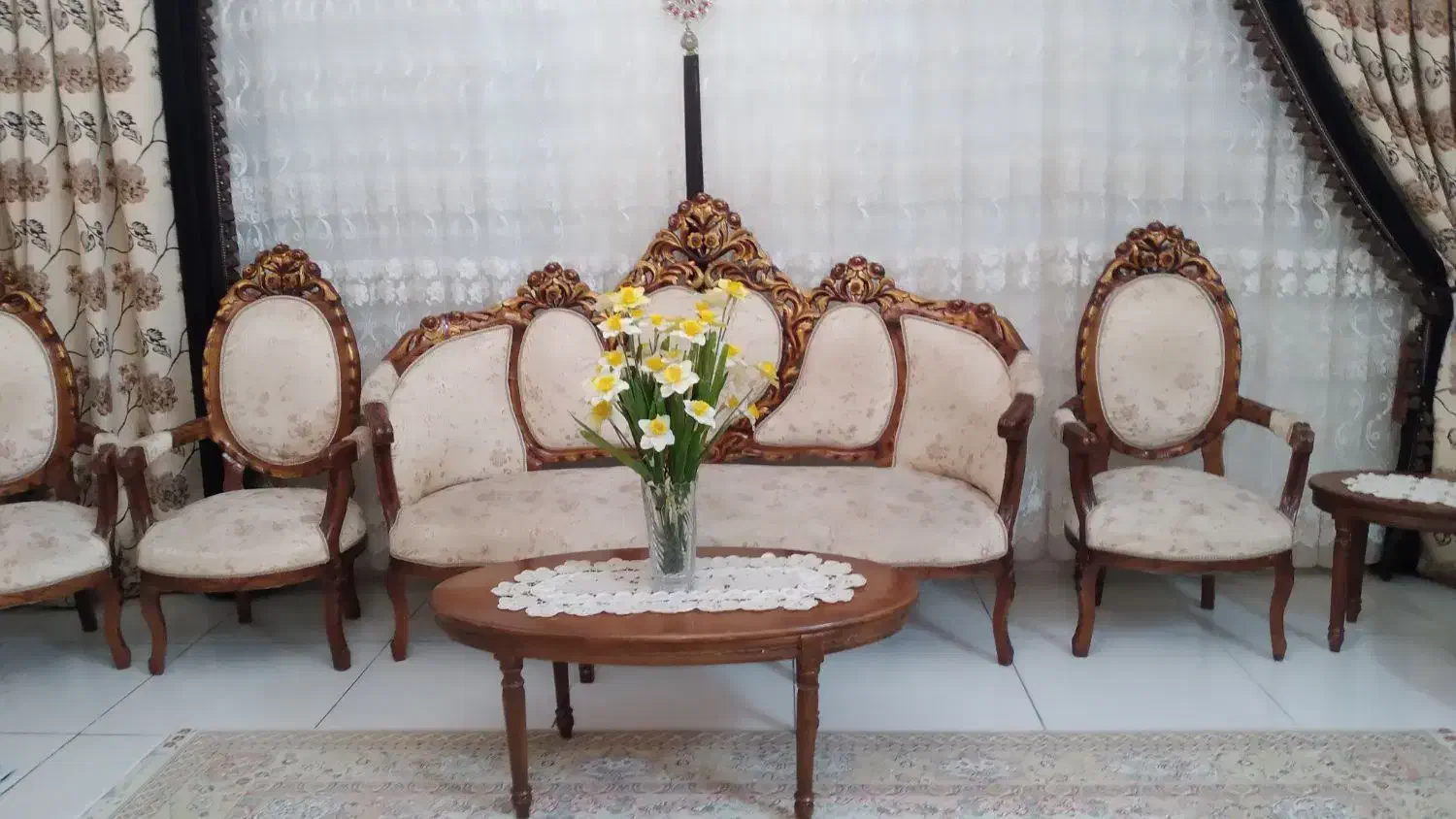 مبل سلطنتی ۹نفره به همراه میز وسط و عسلی در حد نو|مبلمان خانگی و میز عسلی|سمنان, |دیوار