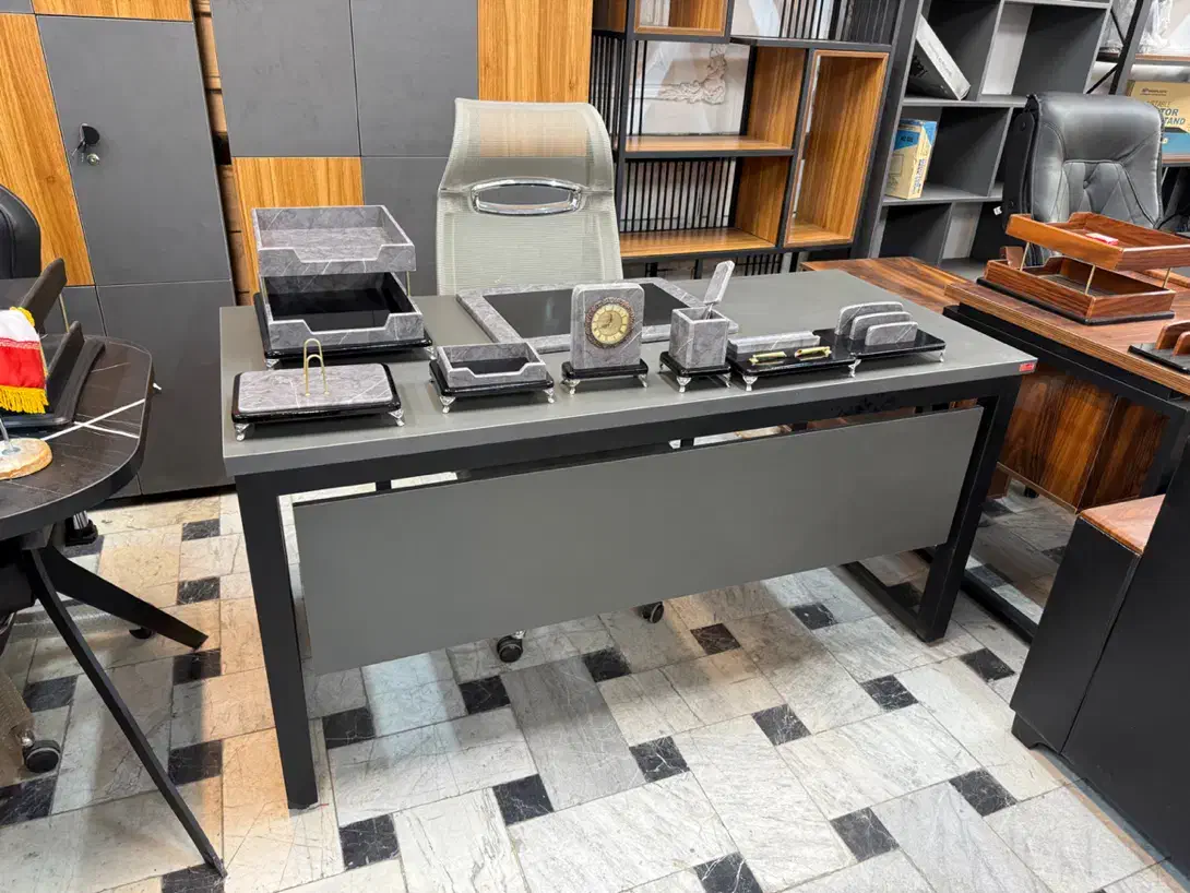 میزکار مدیریتی وخاص کنفرانسی کلاسیک مشاورین املاک|دفتر کار|مشهد, عامل|دیوار