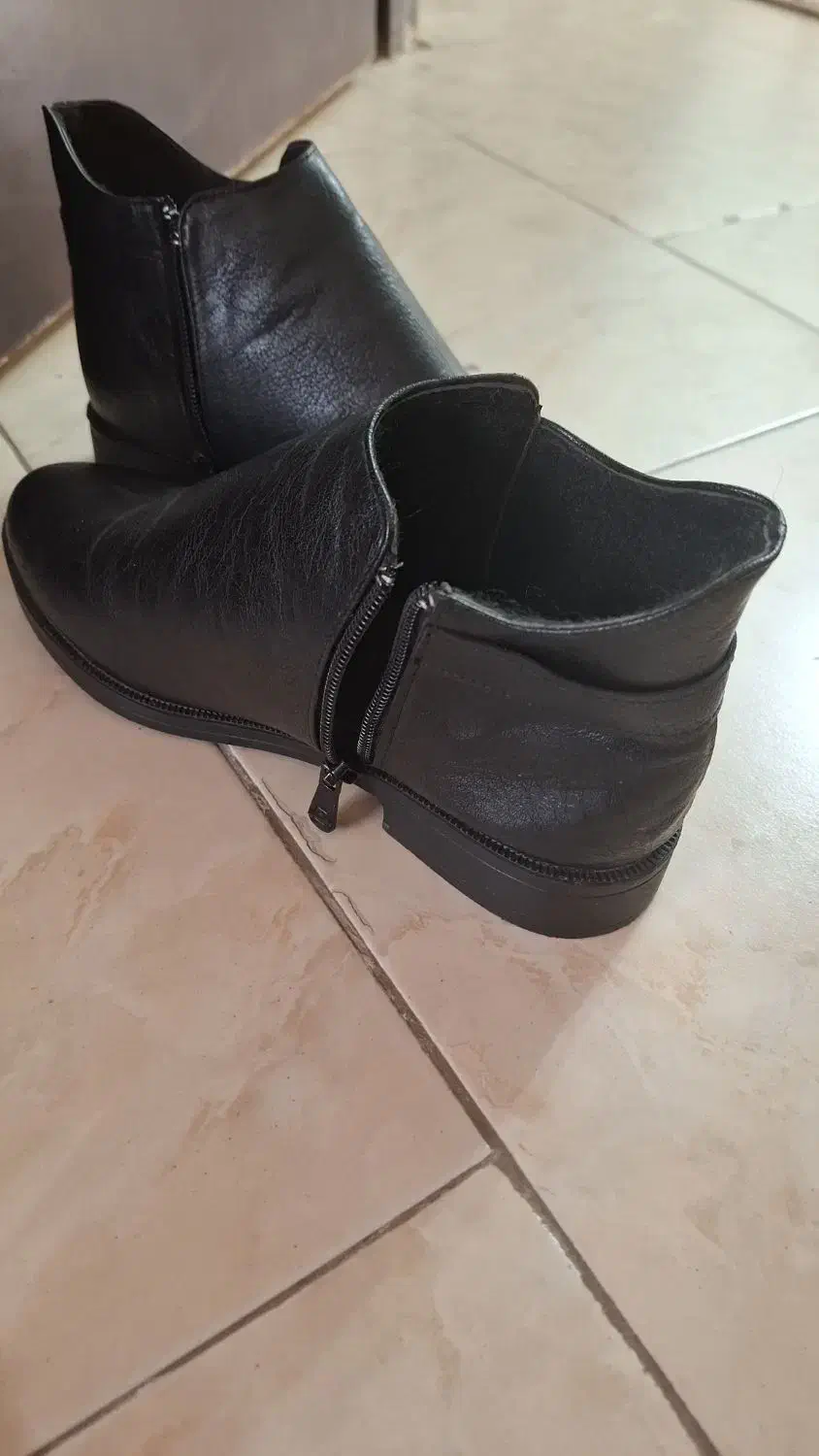 نیم بوت وکالج|کیف، کفش، کمربند|سنگر, |دیوار