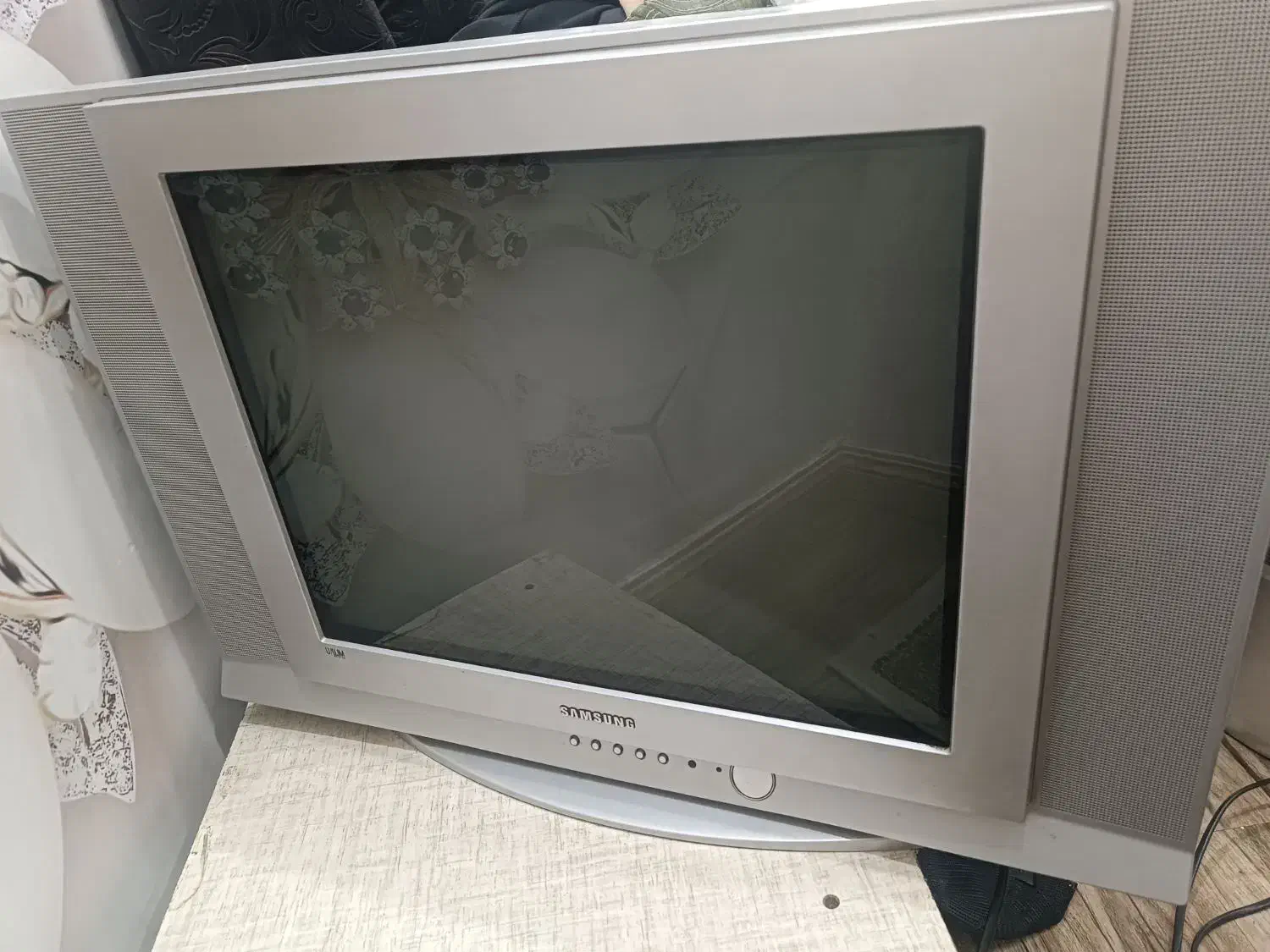 تلویزیون|تلویزیون و پروژکتور|فومن, |دیوار