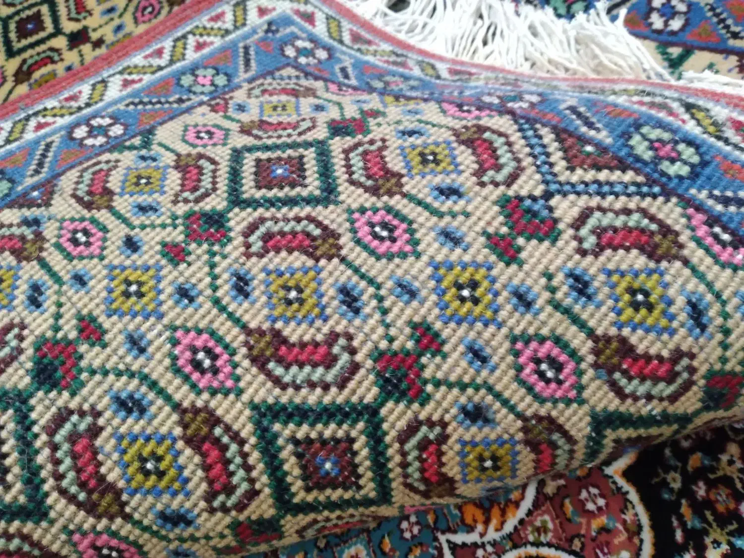 یک جفت قاپی ایچی|فرش|اردبیل, |دیوار