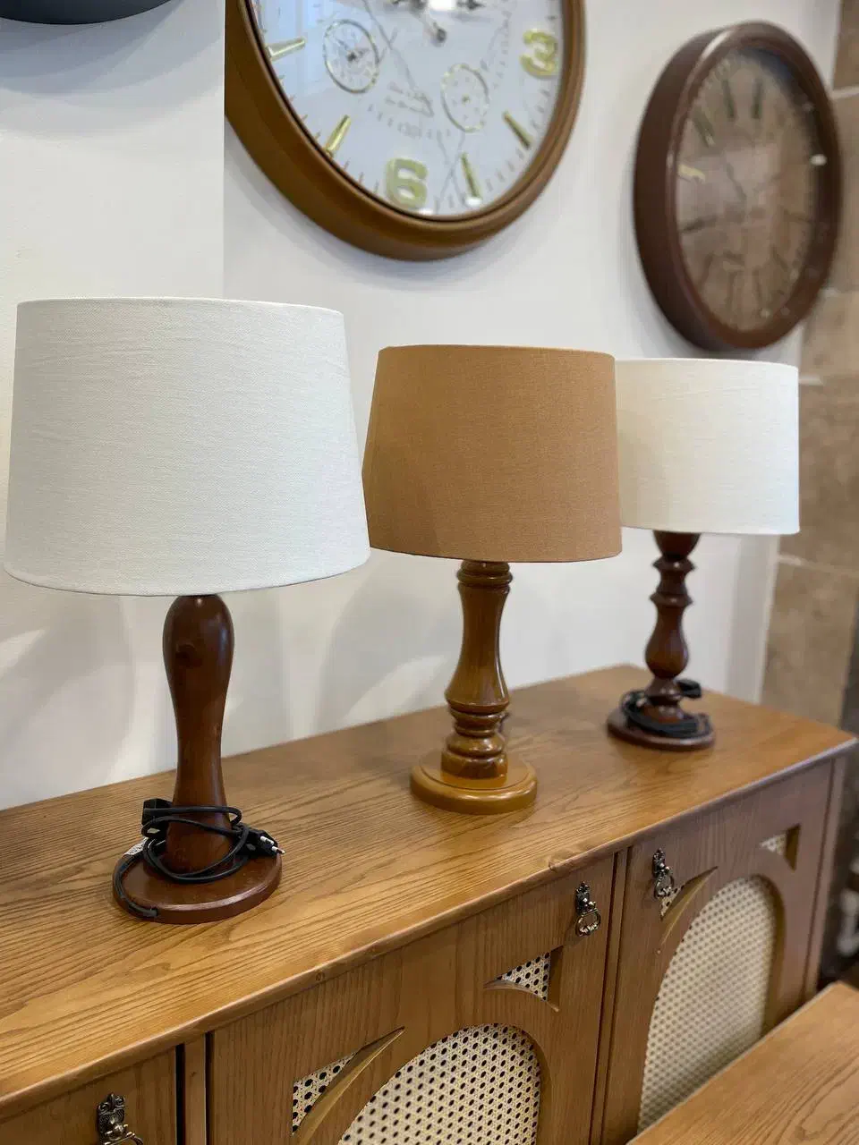 آباژور ایستاده|چراغ خواب و آباژور|رشت, چله خانه|دیوار