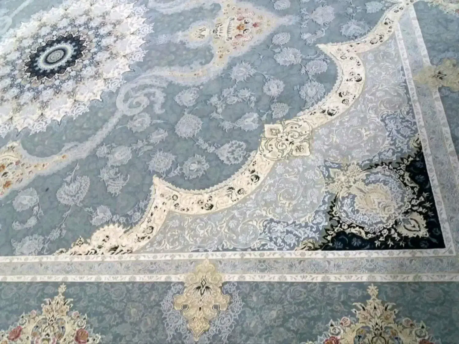 فرش توسی طلایی ۱۵۰۰شانه فقط یک تخته دارم با تراکم|فرش|اهواز, کیان اباد|دیوار