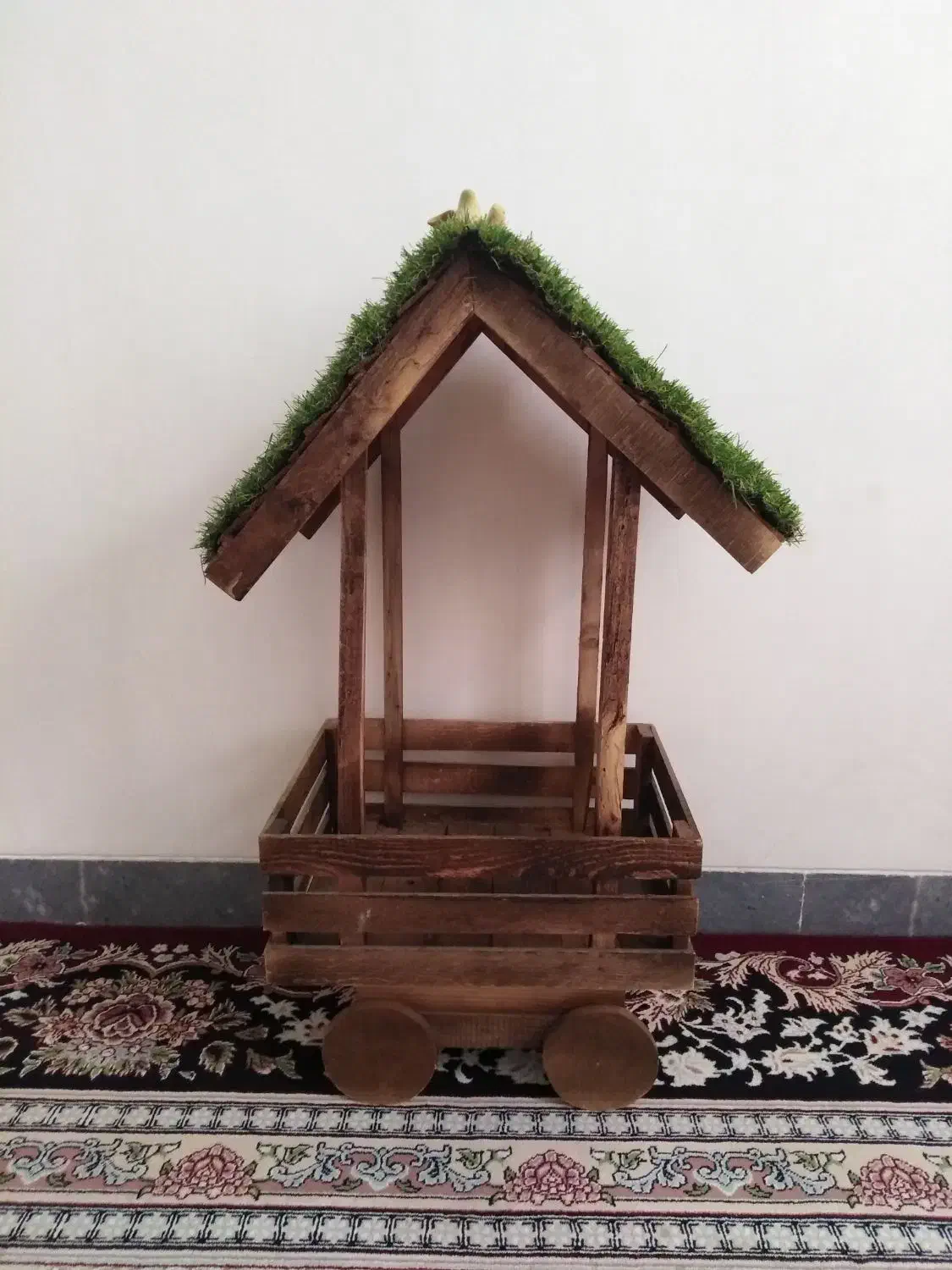 کلبه و باکس تزئین میوه و لباس شب یلدا|صنایع دستی و سایر لوازم تزئینی|بروجن, |دیوار