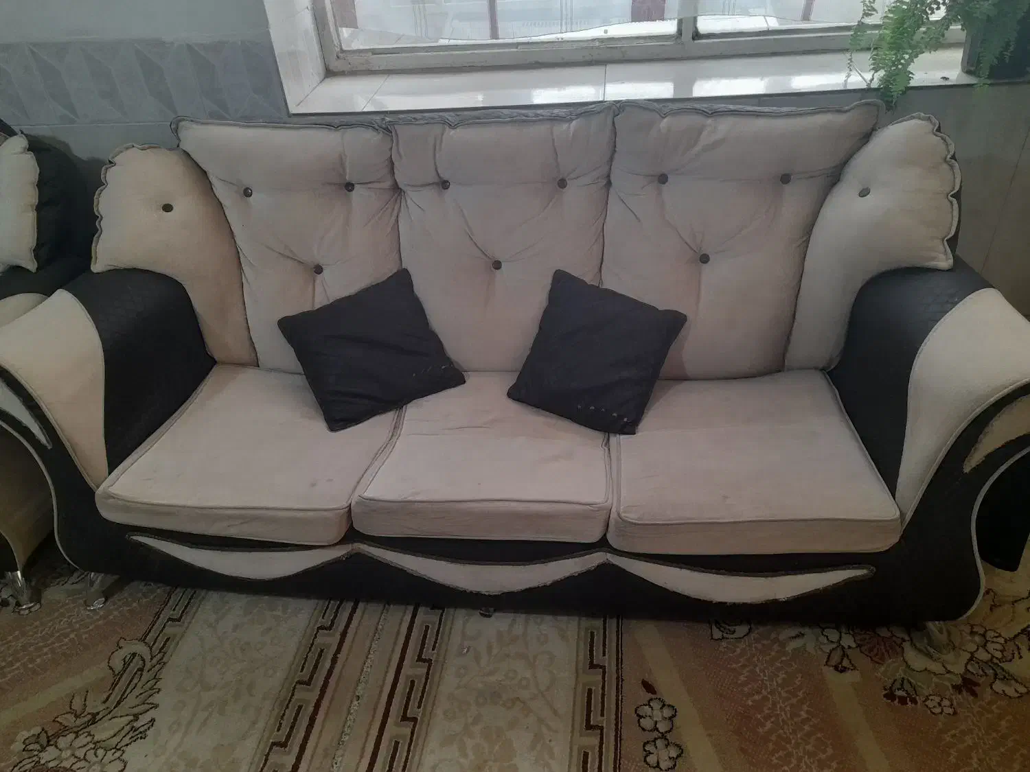 مبل و فرش رنگ کرمی قهوه ای ست|فرش|تربت جام, یحیی آباد|دیوار