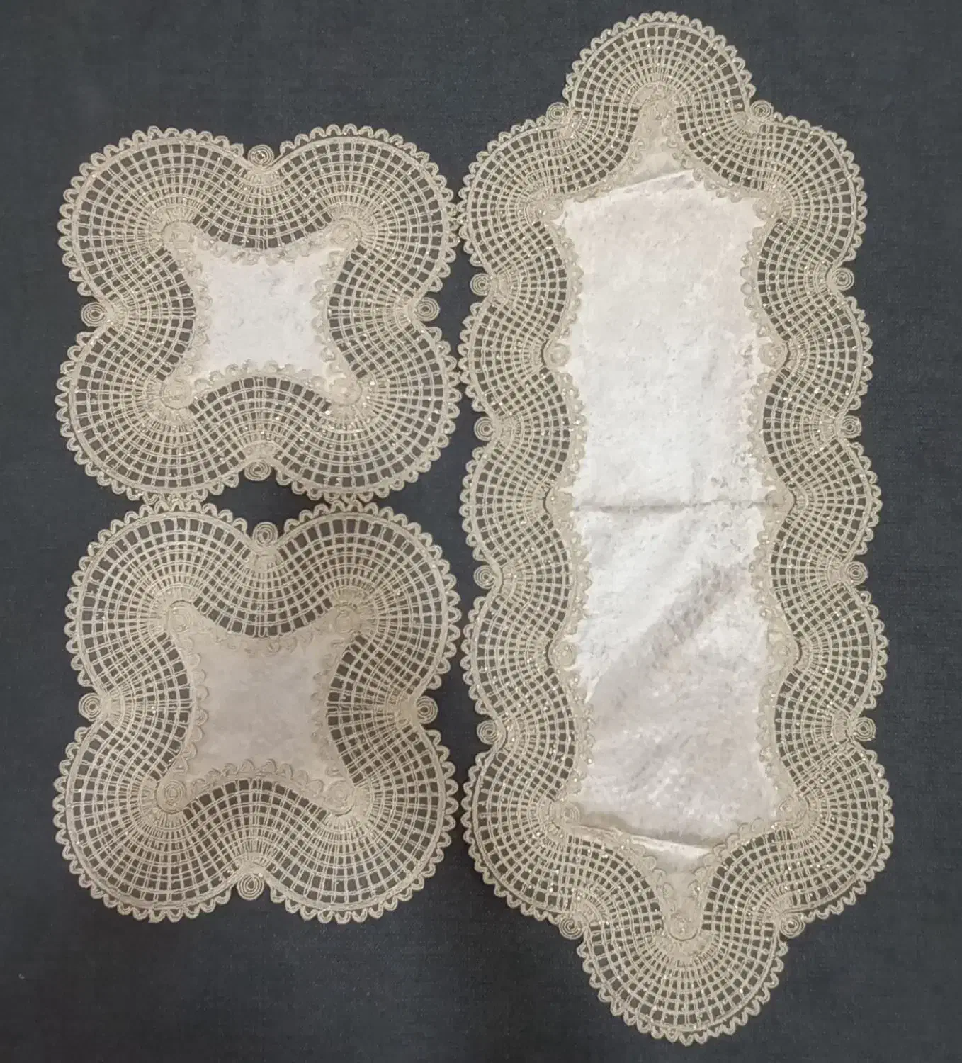 سرویس ۳تیکه جلو مبلی گیپور|پرده، رانر، رومیزی|نسیم‌شهر, |دیوار