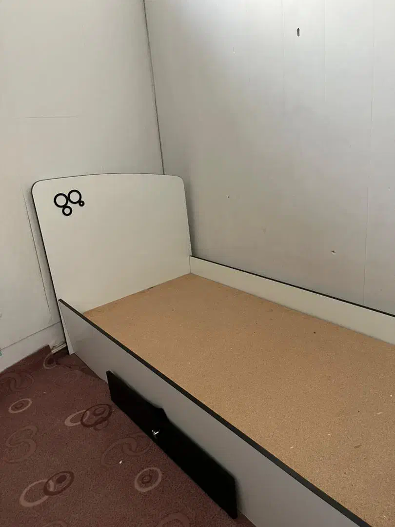 تخت تک نفره|تخت و سرویس خواب|قم, چهار امامزاده|دیوار