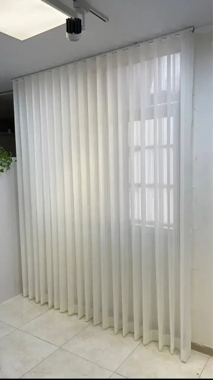 پرده منیمال پانچ حریر|پرده، رانر، رومیزی|تهران, باغ فیض|دیوار