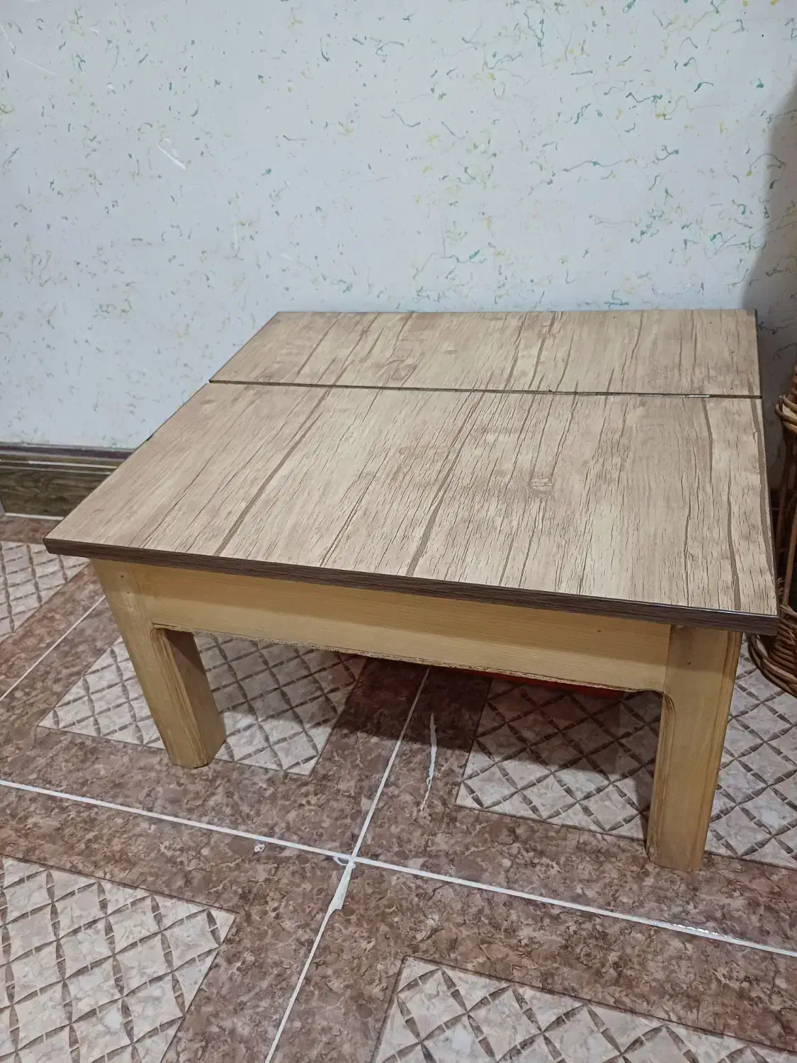 میز تحریر و فرش اتاق کودک|اسباب و اثاث بچه|نجفآباد, ویلاشهر|دیوار