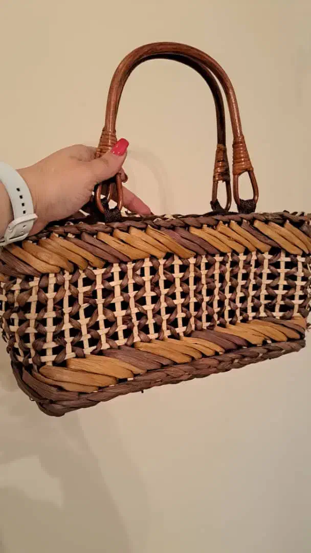 کیف|کیف، کفش، کمربند|رشت, منظریه|دیوار