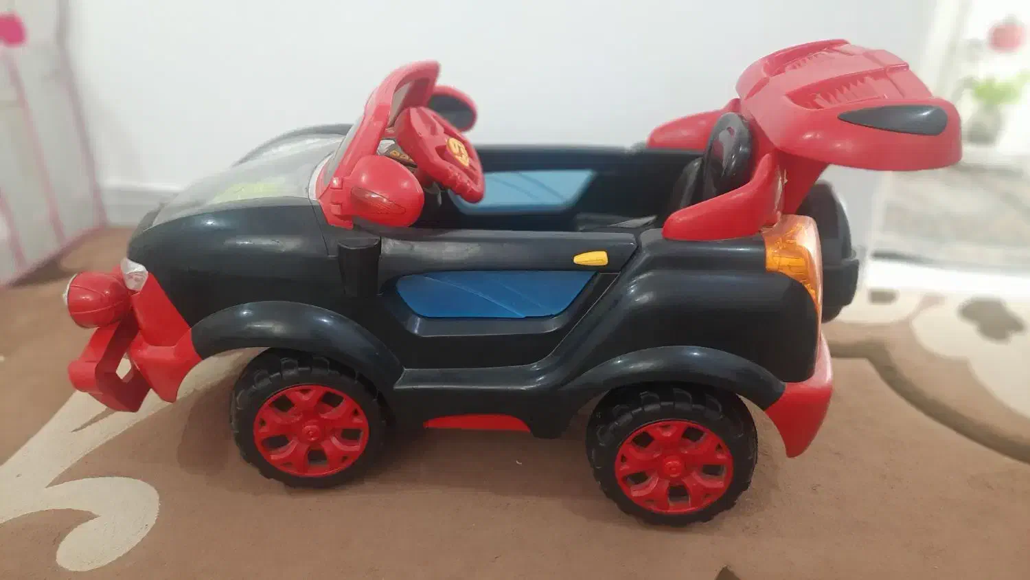 ماشین شارژی ۲موتوره درحدنو کم کار|اسباب‌بازی بچه|بندرعباس, |دیوار