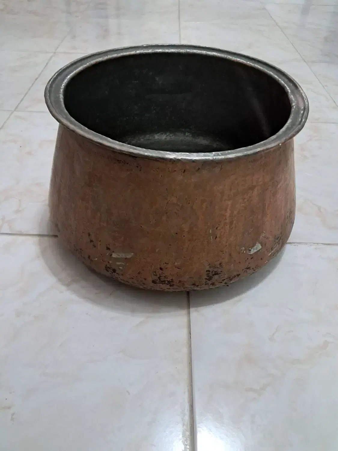 دیگ مسی قدیمی انتیک|کلکسیون اشیاء عتیقه|بندر انزلی, چهارفریضه|دیوار