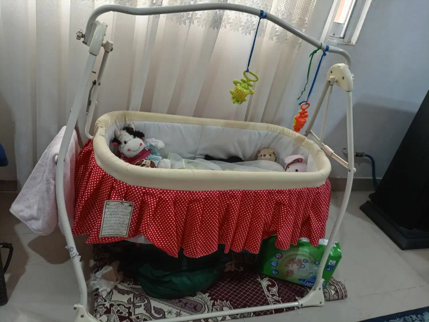 تخت و ننو کنار مادر|اسباب و اثاث بچه|رشت, آب آسیاب|دیوار