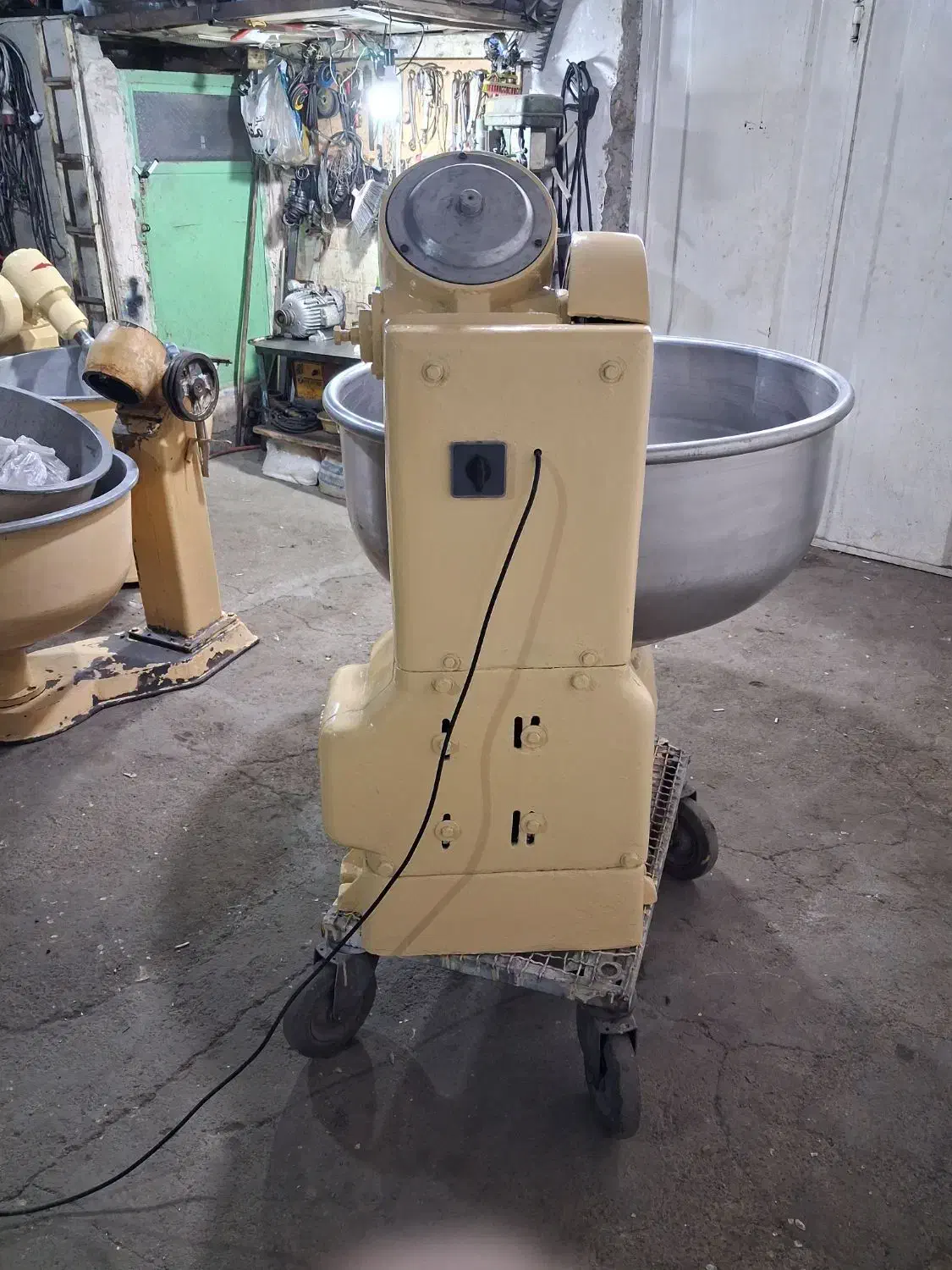 خمیرگیر۲۴۰کیلو استیل درحدنو|فروشگاه و مغازه|اسلام‌شهر, شهرک سالور|دیوار