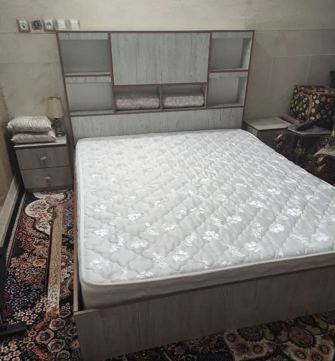 تخت و سرویس خواب|تخت و سرویس خواب|میبد, |دیوار