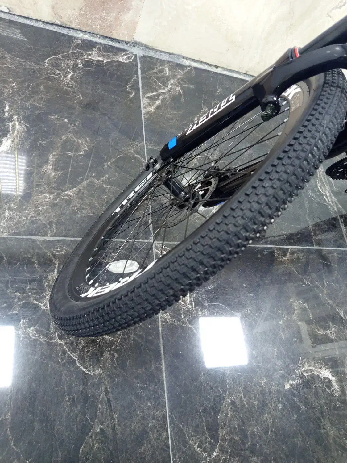 دوچرخه ترک نو رکاب نخورده. آلومینیوم|دوچرخه، اسکیت، اسکوتر|فردیس, منظریه|دیوار