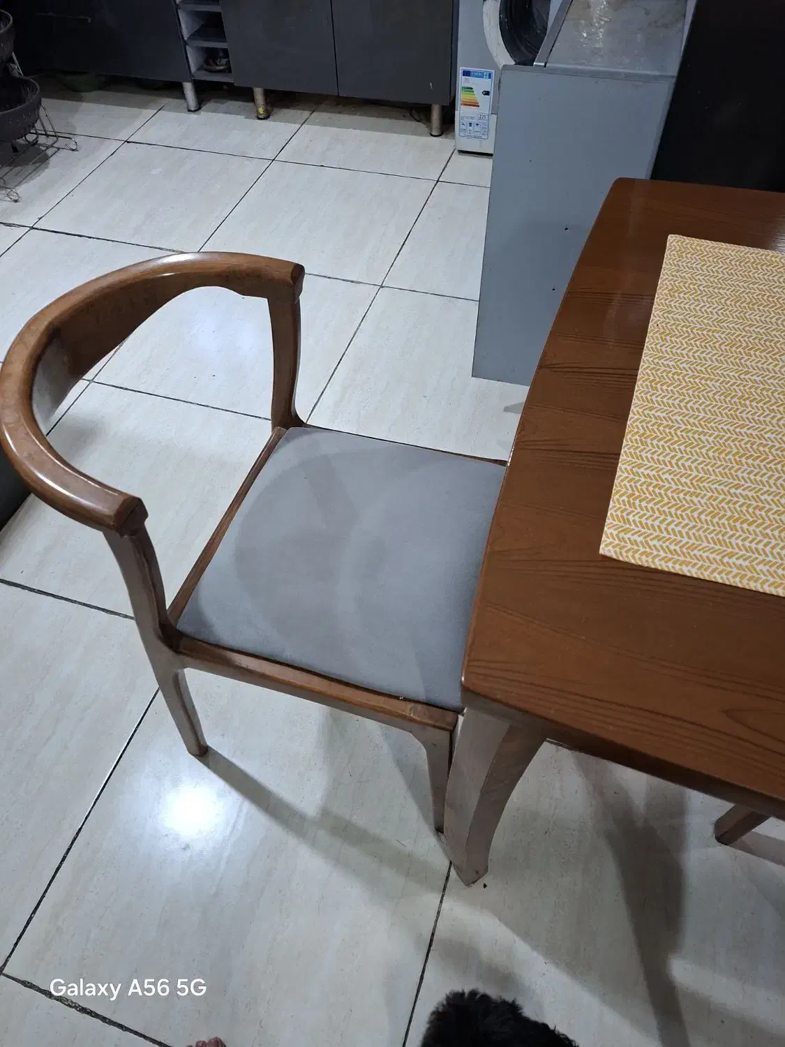 میز نهار خوری|میز و صندلی غذاخوری|رشت, گلزاران|دیوار