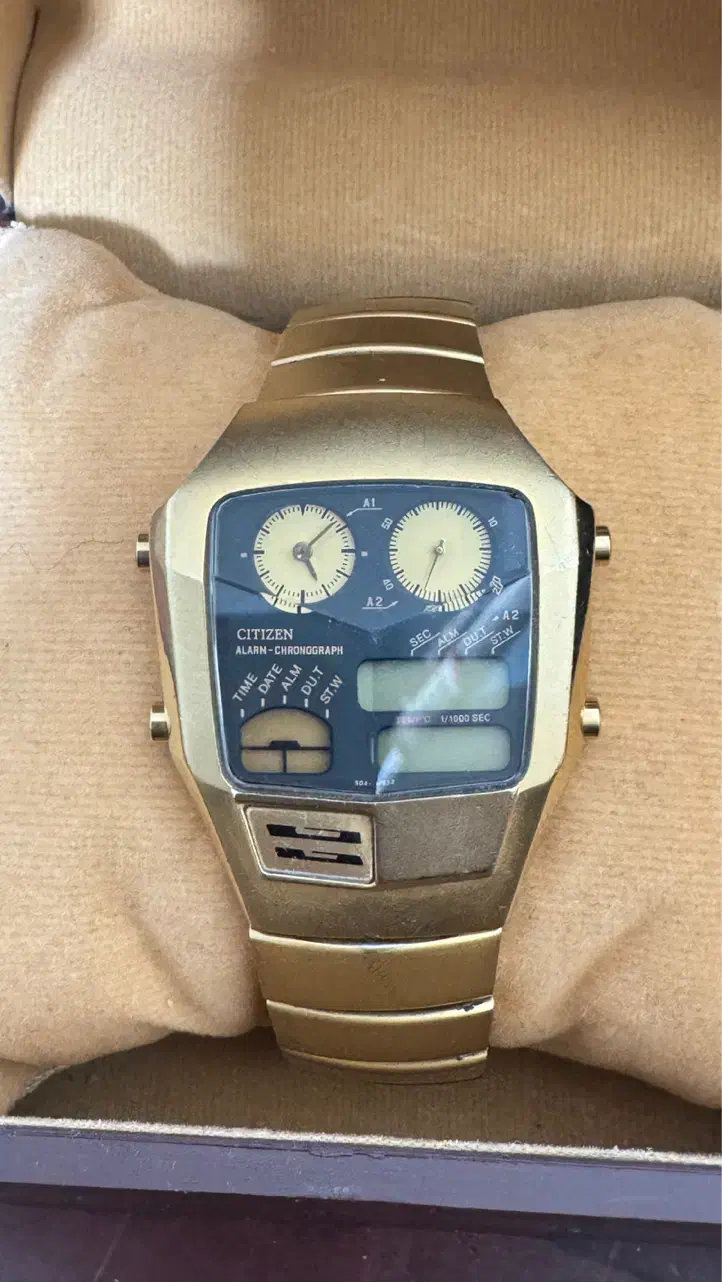 ساعت سیتیزن  مدل شیشه الماس  فضایی|ساعت|بانه, |دیوار