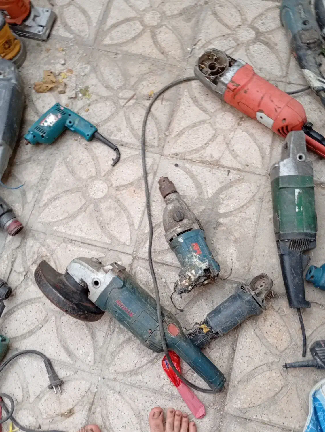 ابزار های به شرط خاک|ابزارآلات|شیراز, کوشک میدان|دیوار