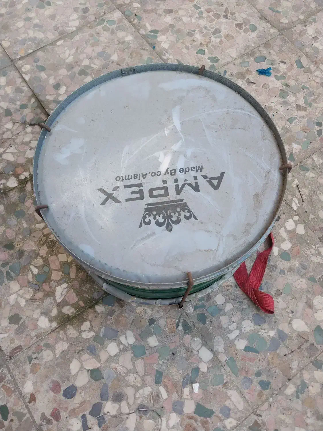 طبل سالم|درام و پرکاشن|رشت, حمیدیان|دیوار