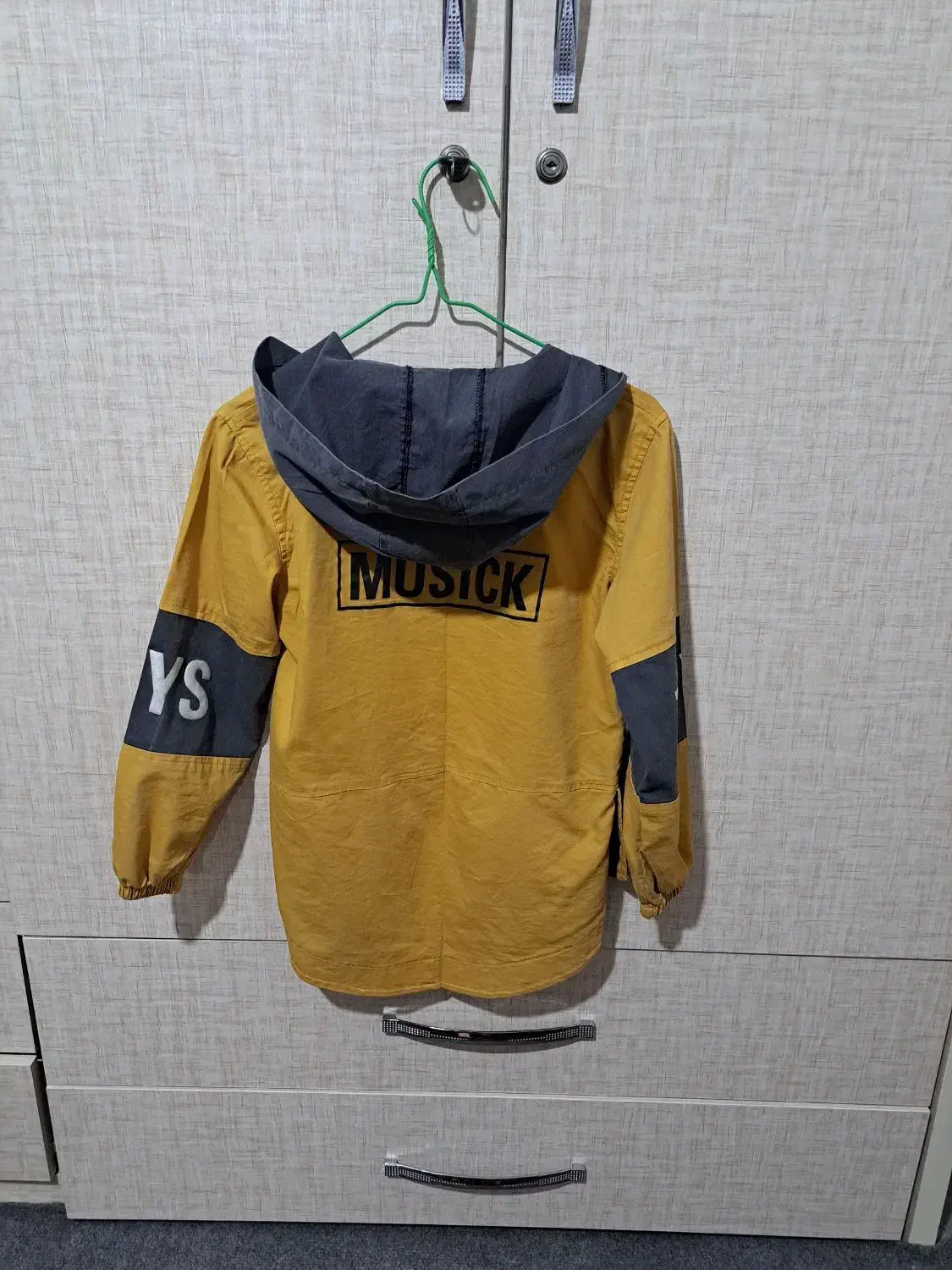 لباس اسپرت و کت اسپرت لی پسرانه و‌کفش کشتی|لباس|بیجار, |دیوار