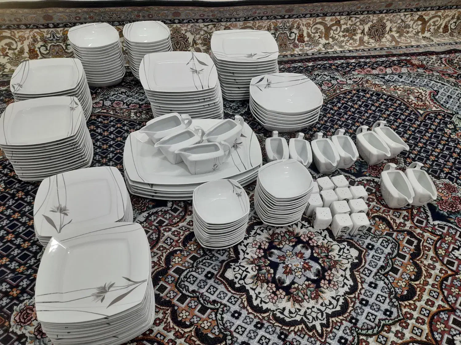 سرویس ۳۰نفره|ظروف سرو و پذیرایی|بروجرد, |دیوار