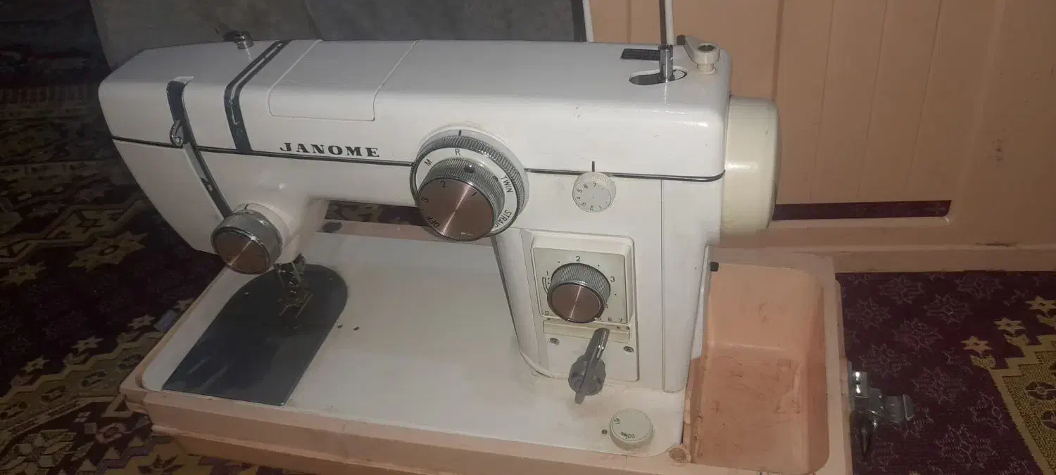 چرخ خیاطی قدیمی بخاطر بلد نبودم اصلا استفاده نشد|چرخ خیاطی و ریسندگی|بسطام, |دیوار