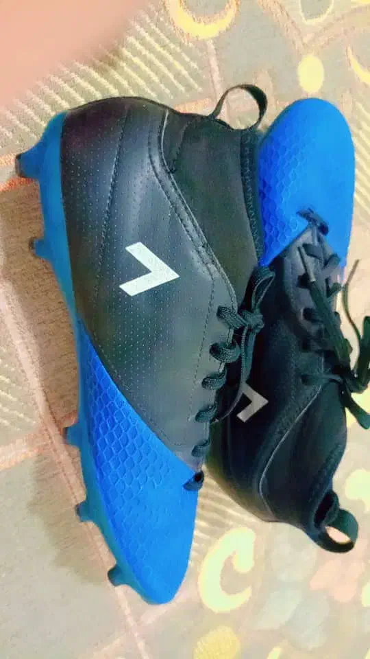 استوک چمن آدیداس اصل آلمان|کیف، کفش، کمربند|شهریار, بکه|دیوار