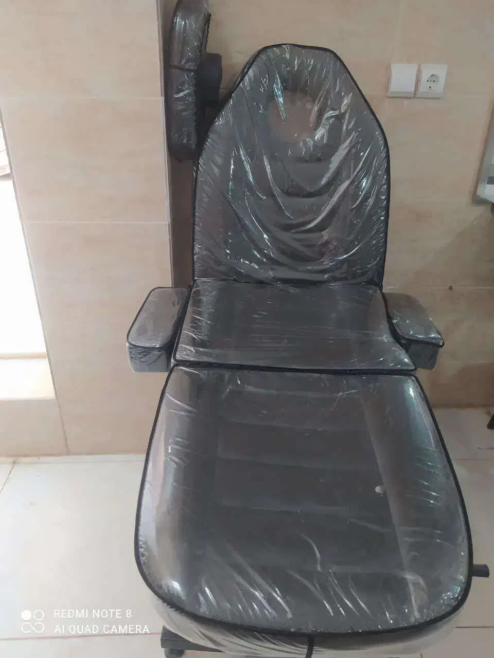 تمام لوازم سالن زیبایی به فروش می‌رسد|آرایشگاه و سالن‌های زیبایی|بروجن, |دیوار