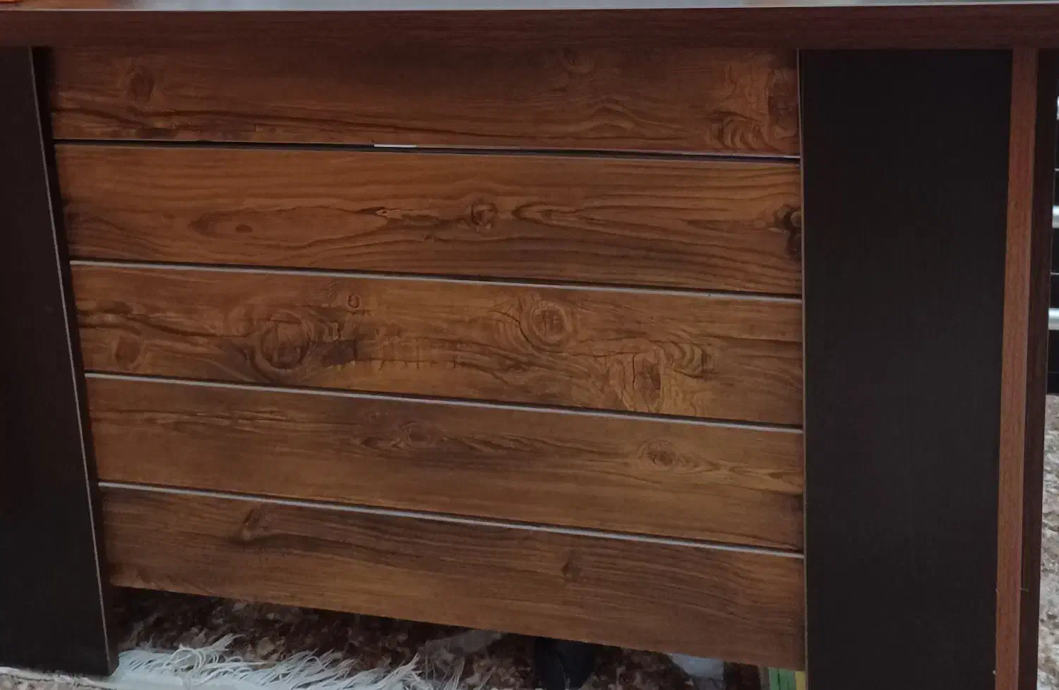 میز تحریر همراه صندلی|میز تحریر و کامپیوتر|ری, جوانمرد قصاب|دیوار