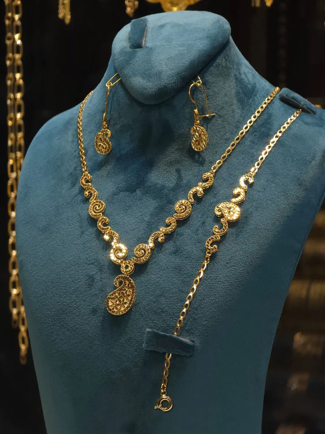 نیم ست یزدی|جواهرات|یزد, |دیوار